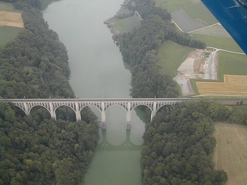 Eisenbahnbrücke vor Fribourg.