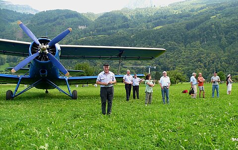 Unsere Pasagiere warten auf den Rückflug.