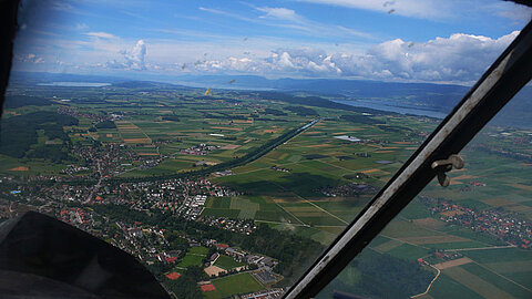 Hagnekkanal dahinter Murtensee.