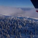 Trotz eisiger Kälte geben die schneebedeckten Tanen ein schönes Bild.