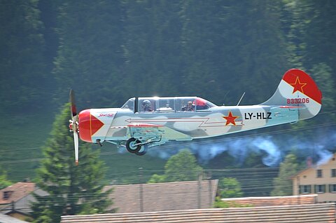 Jak-52 beim Start.