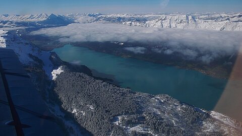 Unten der Brienzersee.