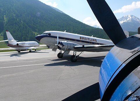 Die Douglas DC-3 trifft ein.
