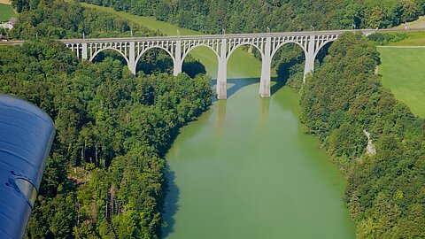 Eisenbahnbrücke über die Aare bei Fribourg.