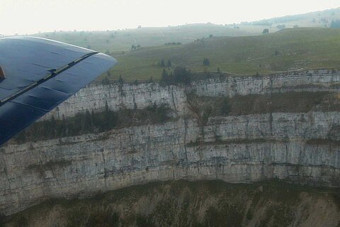 Der Rückflug vorbei an der Creux du Van.