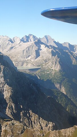 Die Staumauer vom L. da l'Albigna.