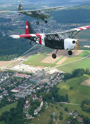 Beobachtungsflugzeuge aus dem 2. Weltkrieg.