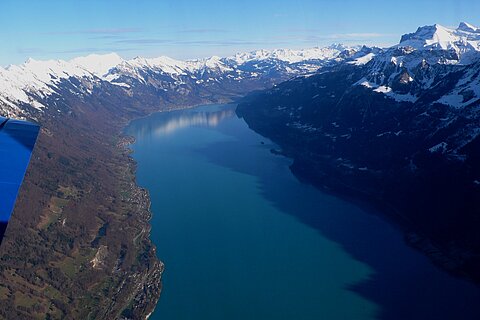 Brienzersee mit Blick in Richtung Brünig, Meiringen.