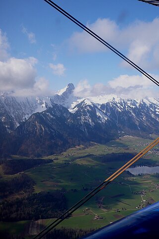 Das noch im schneebedeckte Stockhorn.