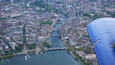 Hoch über der Stadt Zürich.