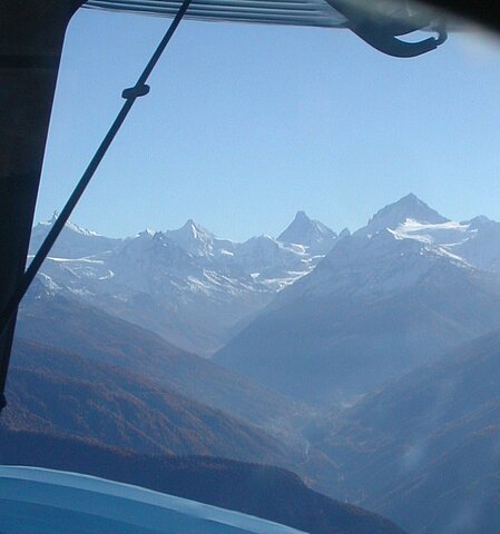 Hintergrund das Matterhorn.