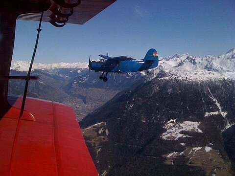 Unsere Antonov hoch über dem Rhonetal.