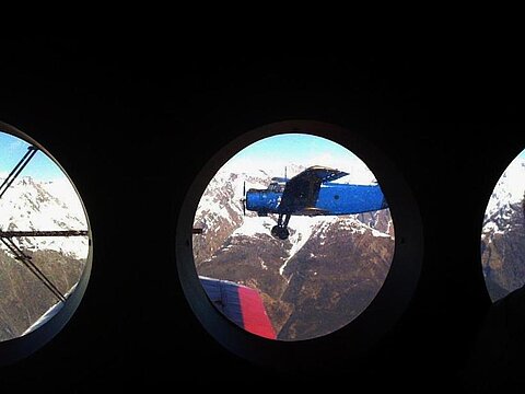 Blick durch die Fenster der zweiten Antonov.