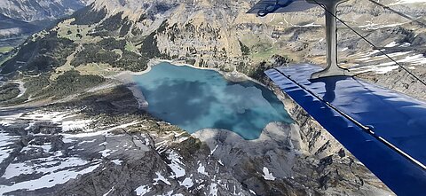 Öschinensee aus der Passagierkabine gesehen.