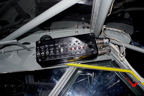 Sicherungskasten oben links beim Piloten.