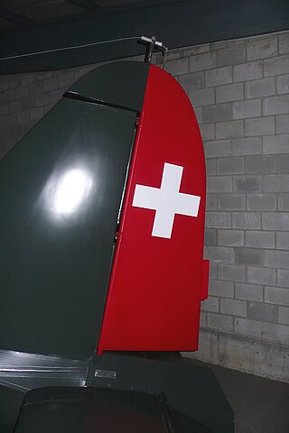 Das Seitensteuer mit der Schleppantenne, dem Windsack der hilft das Antennenkabel auszufahren.