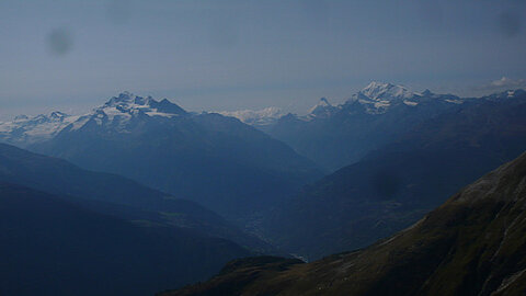 Im Hintergrund das Matterhorn.