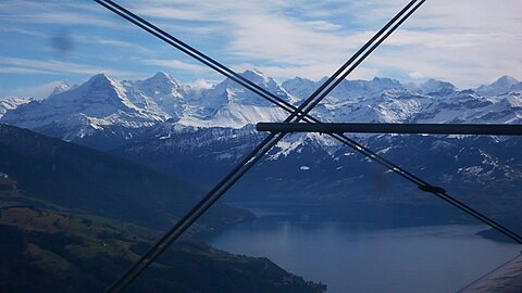 Mit den Spanndrähten zielen wir auf die Jungfrau.