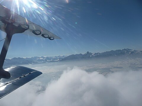 Die Wolken lichten sich. Im Hintergrund das Stockhorn.