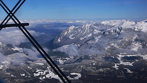Brünigpass mit Lungern- und Sarnersee.