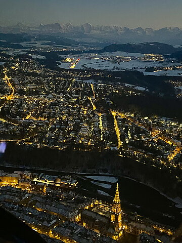 Münster, Flugplatz Belpmoos und Berneralpen.