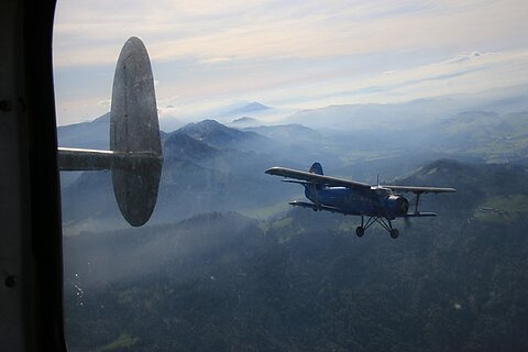 Wir schliessen zum Beechcraft auf.