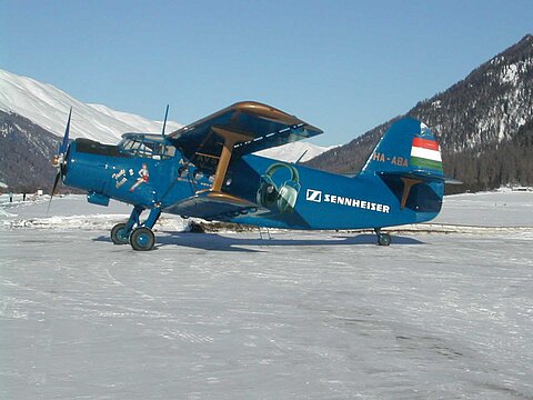 AN-2 in herrlicher Bergwelt.