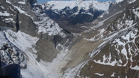 Im Kessel vom Grindelwaldgletscher mit Blick auf Grindelwald.