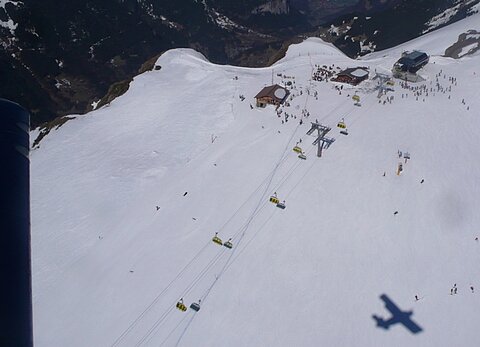 Links Starthaus zur Lauberhornabfahrt.