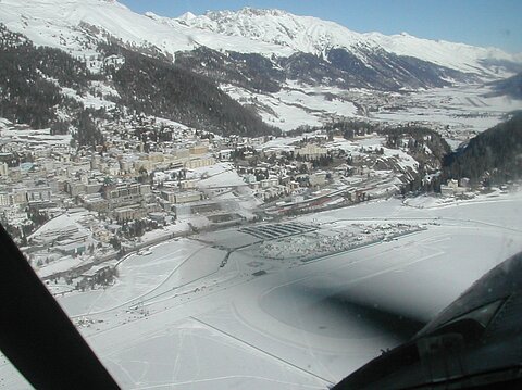 St.Moritz und die Pferderennbahn auf dem See.