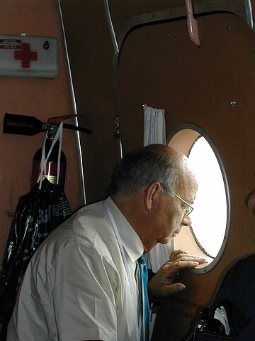 Ungewohnt ist Hanruedi in der Passagierkabine.