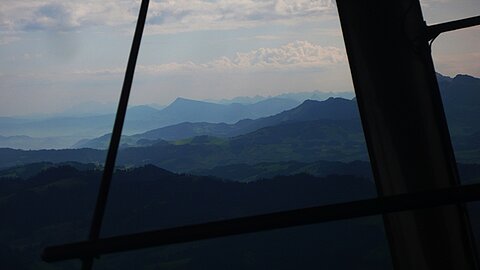 In der Ferne die Rigi.