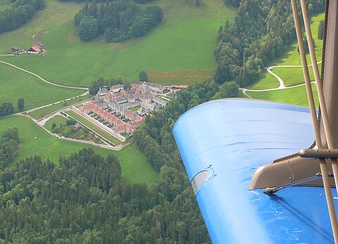 Vereinsflug über das Kloster von Valsaint.