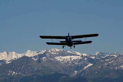 Die An-2 hebt in die dritte Dimmension ab.