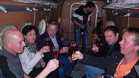 Ausgelassene Stimmung an Bord der An-2.