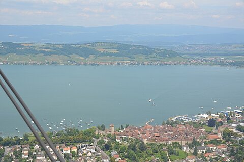 Vorbei am Murtensee.