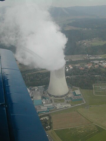 Über dem Kraftwerk von Gösgen.