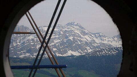 Die Schweiz hat uns wieder. Ein bekannter Berg, der Säntis.