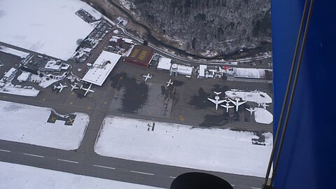 Über den Flugplatz von Bern Belpoos.