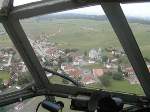 Im Anflug auf den Zollflugplatz Pontarlier.