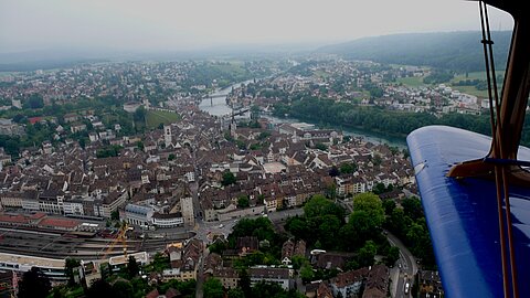 Schlechtes Wetter zwingt uns in niedriger Höhe über Schaffhausen zu fliegen.