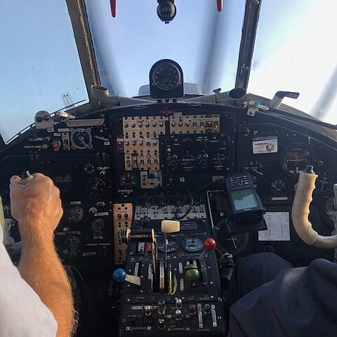 Blick in das Cockpit.