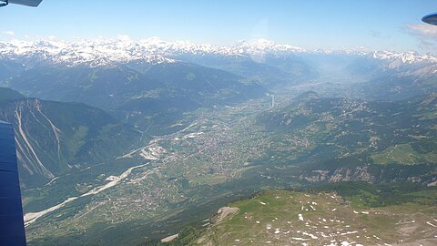 Hoch über dem Rhonetal (unten Sierre).