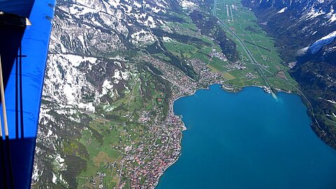 Ortschaft Brienz und der Militärflugplatz Meiringen.