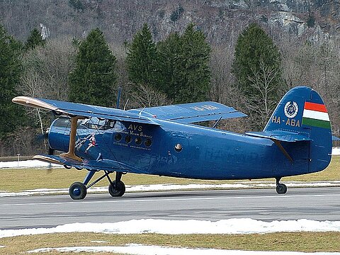 AN-2 rollt zum Start.