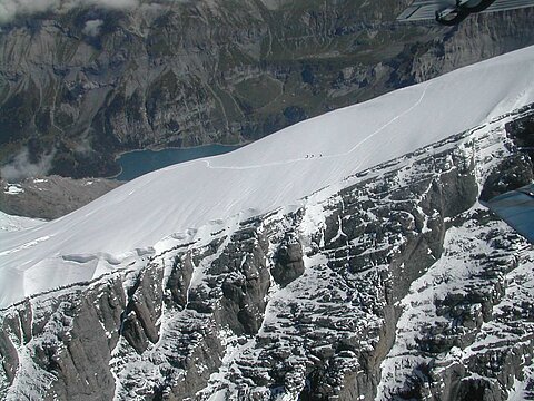 Bergwanderer am Oeschinensee.