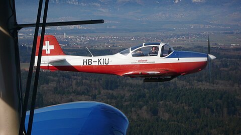 Das ehemalige Schulflugzeug der SLS in der Gegend von Herzogenbuchsee.