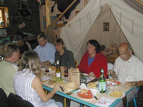 Beim Mittagessen.