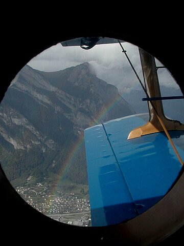 Die AN-2 ist zu einem Vereinsflug gestartet.
