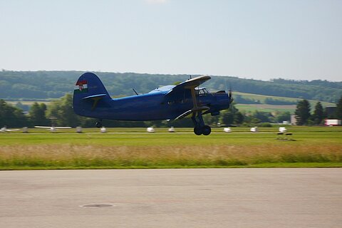 Start der Antonov zu einem Vereinsflug.